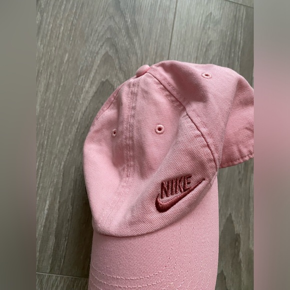Pink Nike ball cap - Picture 4 of 4